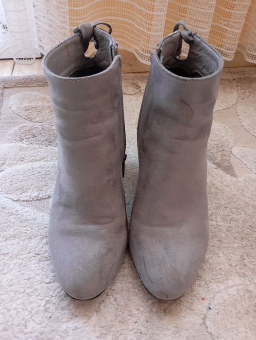 Два чифта дамски боти
