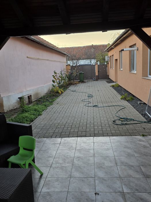 Închiriez casă în Fântânele