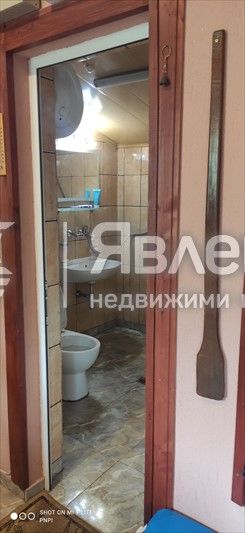 Явлена продава къща с облагороден двор във вилна зона с.Костенец