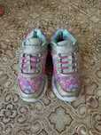 Vand adidasi fete skechers