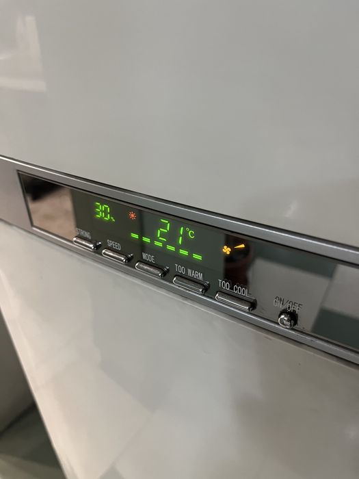 Колонен климатик мидеа