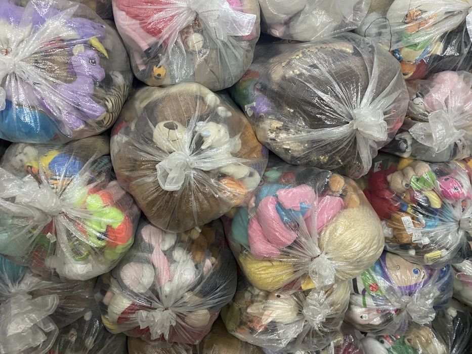 Plușuri jucării mascote din pluș la kg ambalate in cutii de 10 kg