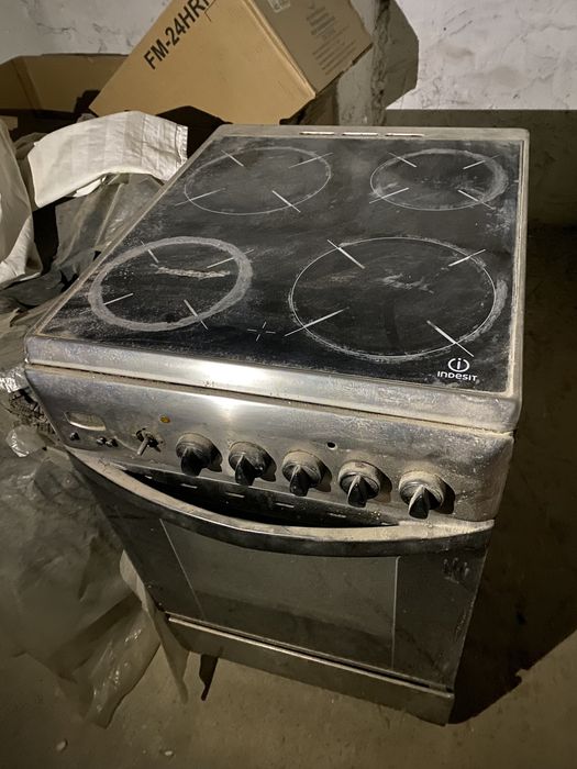 Плита кухонная Indesit. Ширина 500мм, глубина 600мм, высота 850мм.