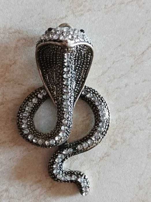 Sarpe cobra, medalion vitange silver, cu pietre pretioase