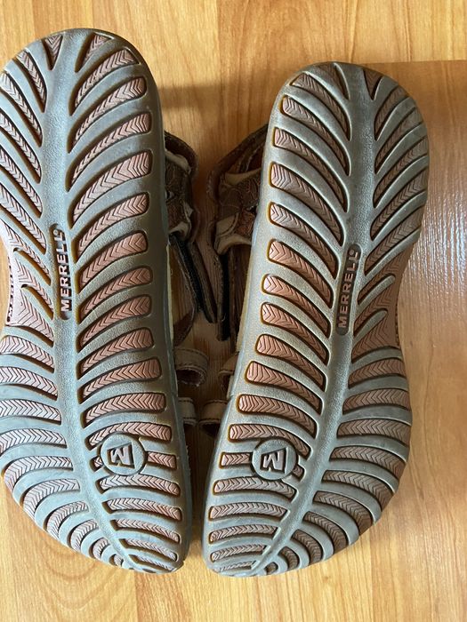 Сандали Merrel,стелка 25см,леки,удобни и запазвни!