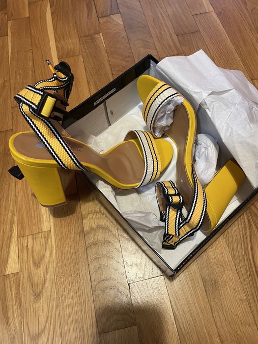 Сандали дамски