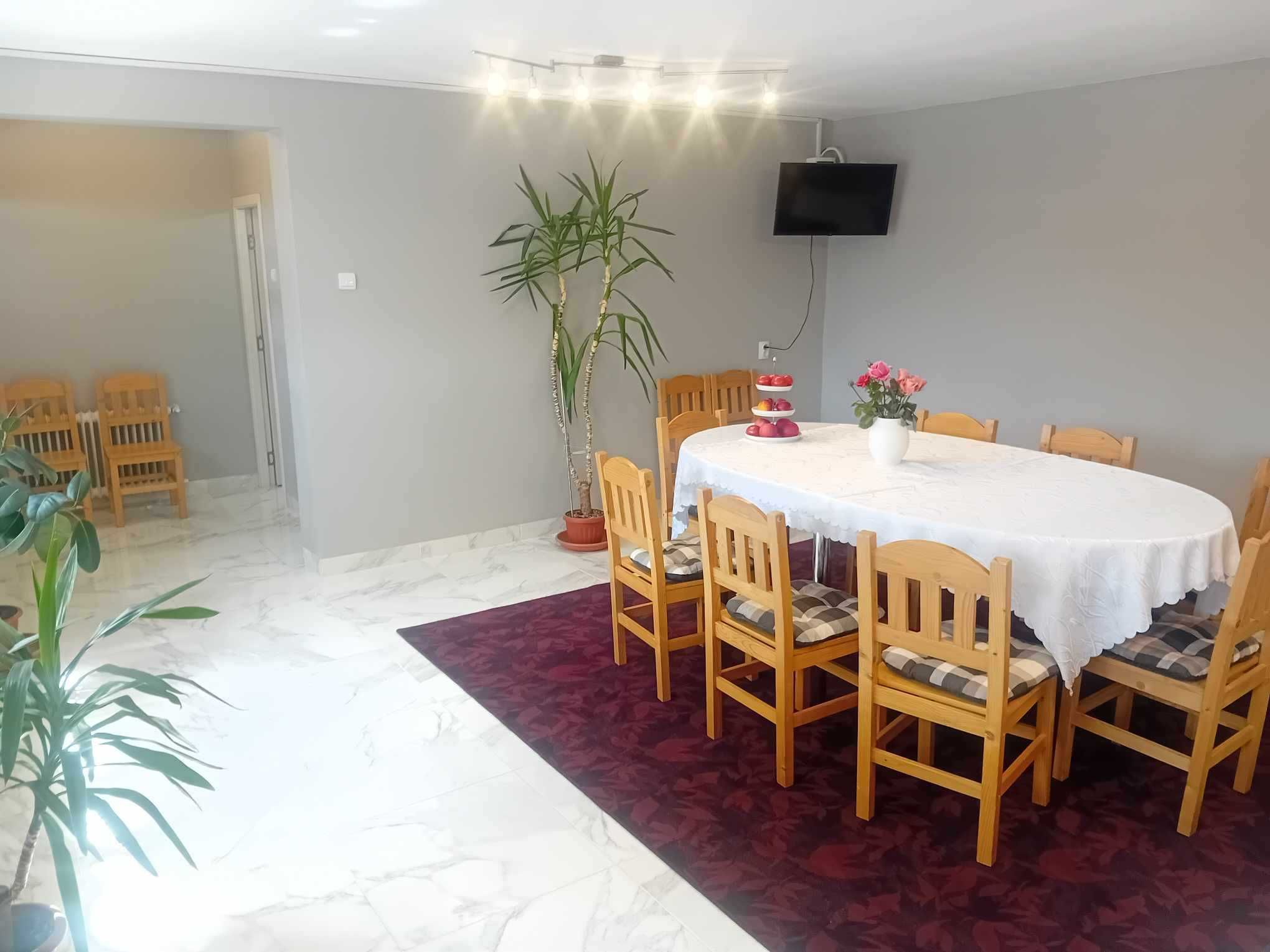 Vila relativ noua 250mp 1 Mai la sosea 700mp teren si casa batrineasca