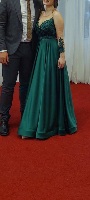 Rochie verde, făcută pe comanda potrivita pentru mărimea S-M