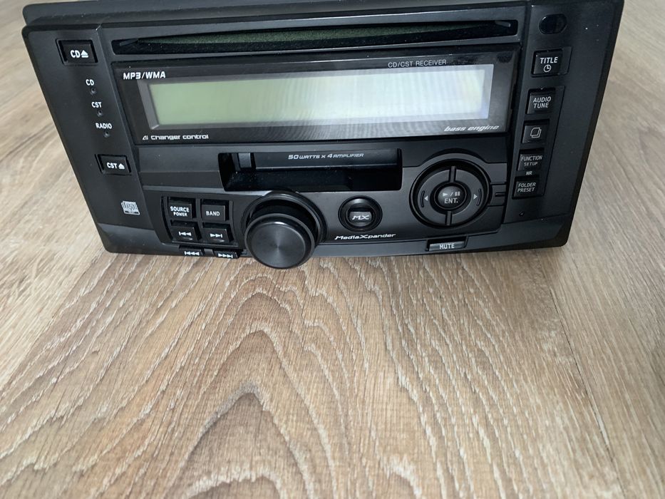 Продам автомобильный CD магнитофон, радио