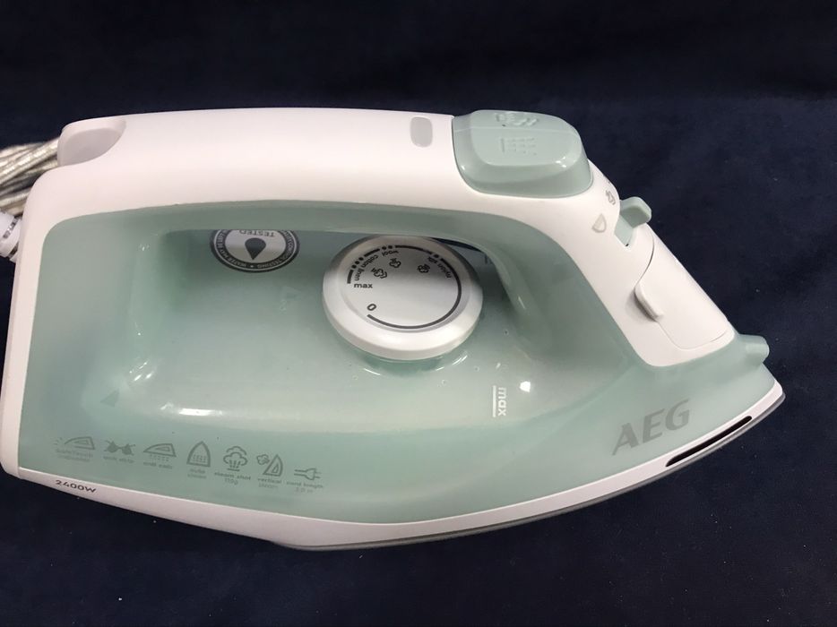 Парна ютия AEG Db