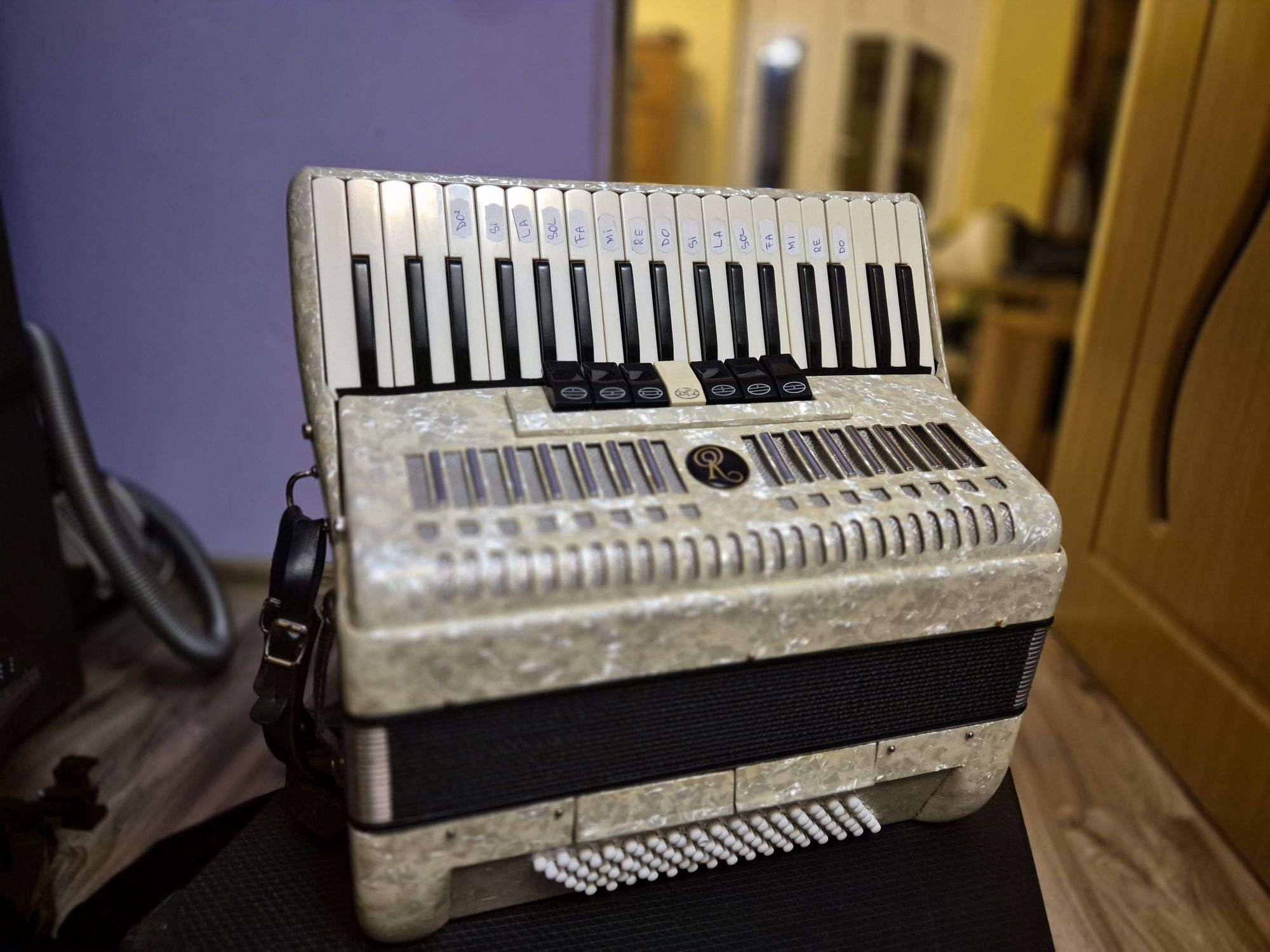 Vând acordeon italian [parrot, hohner, welmeister]