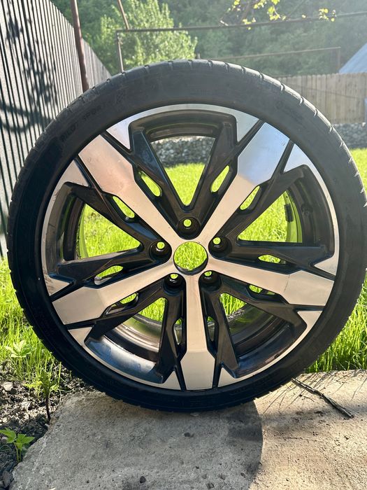 Jante Peugeot 225/40ZR18 + 4 anvelope iarna si 4 vara