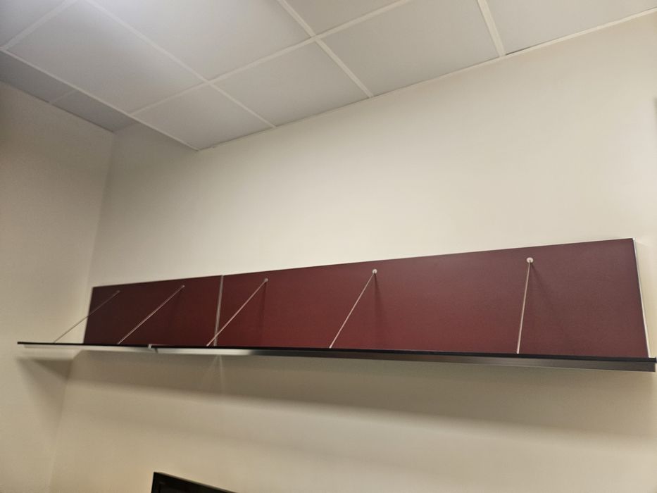 ТВ шкаф, бюро и телевизор