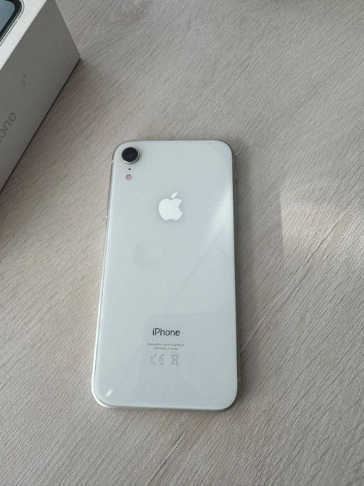 iPhone XR 64 gb белый