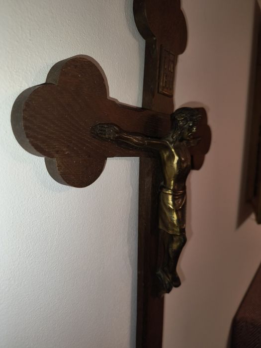 Crucifix vechi lemn masiv -alama de dimensiuni mari