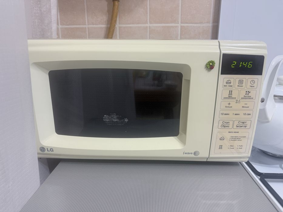 Микроволновая печь. В рабочем состоянии. Греет отлично.