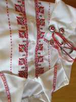 Ръчно бродирана риза и бижута с българска шевица
