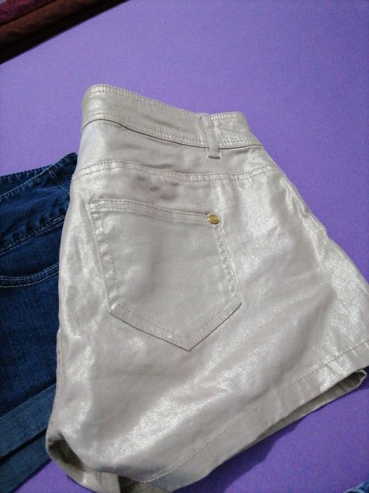 Pantaloni scurți  mărimea 38