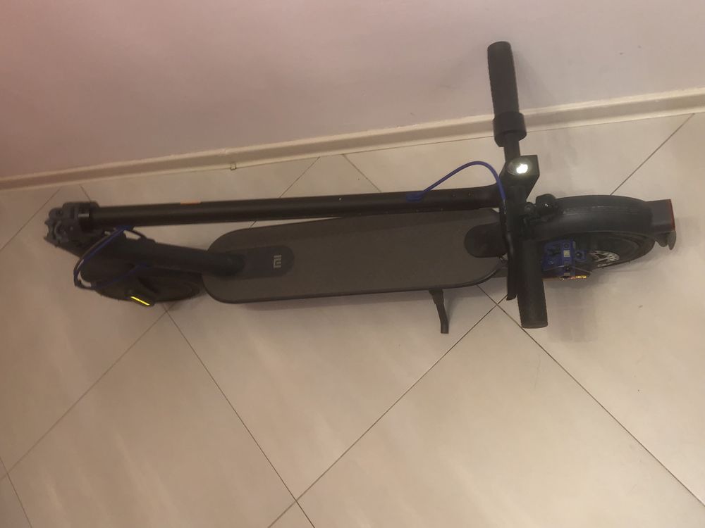 Продавам Електрическа Тротинетка Xiaomi Mi Electric Scooter3