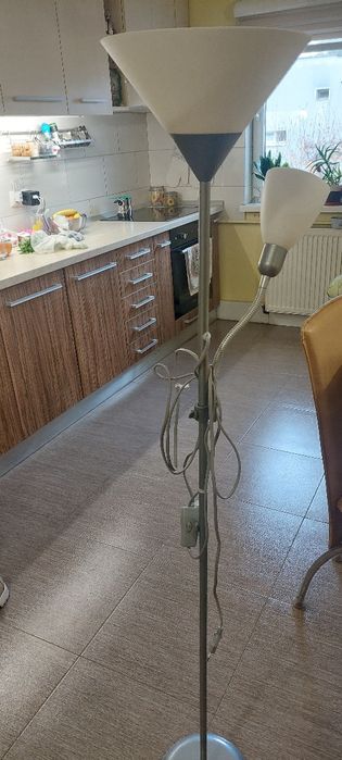 Vând lampadar de living