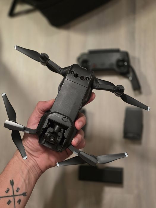 Drona DJI cu geanta si accesorii
