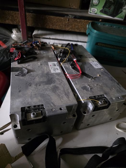 Baterii 2 buc litiu-ion de 220a/ buc