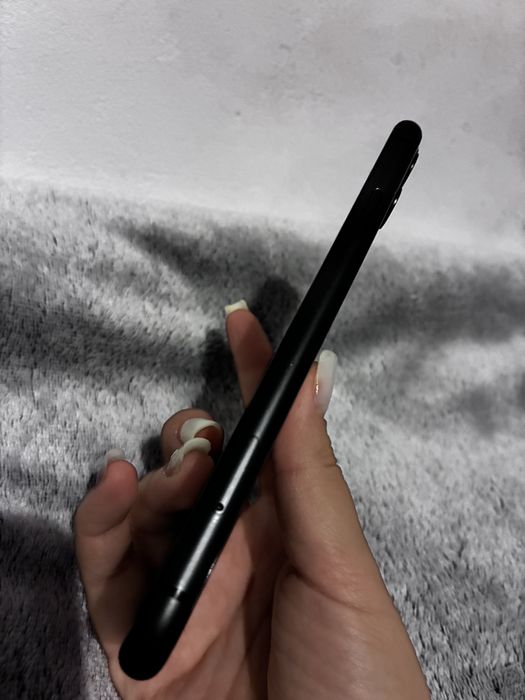 iPhone 11  64 GB