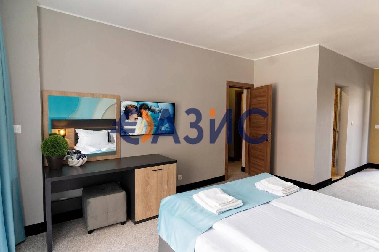 Продава се Хотел в к.к. Слънчев бряг - 8000 кв.м за 688 €/кв.м - Снимка #1