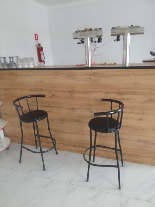 Пивыный Бар жанеде стол стуля