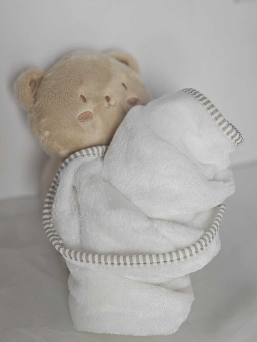 Ursuleț de pluș cu păturică – cadoul perfect pentru cei dragi