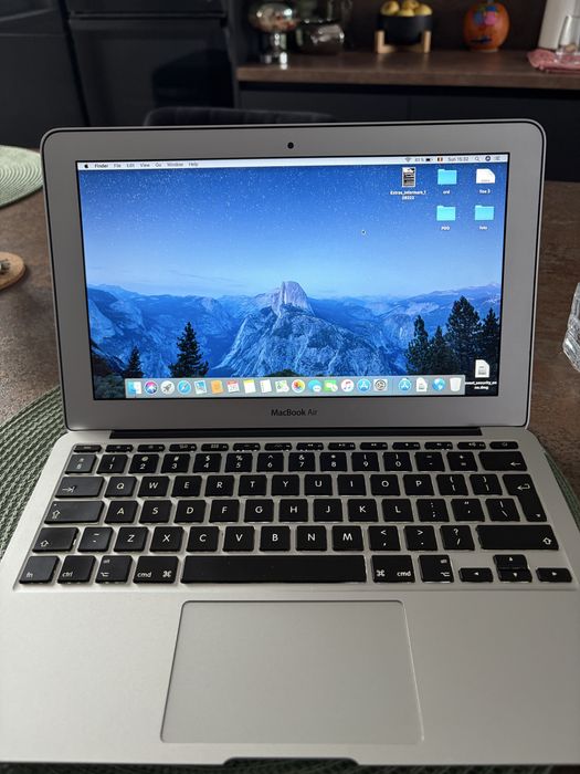Apple Macbook air 11