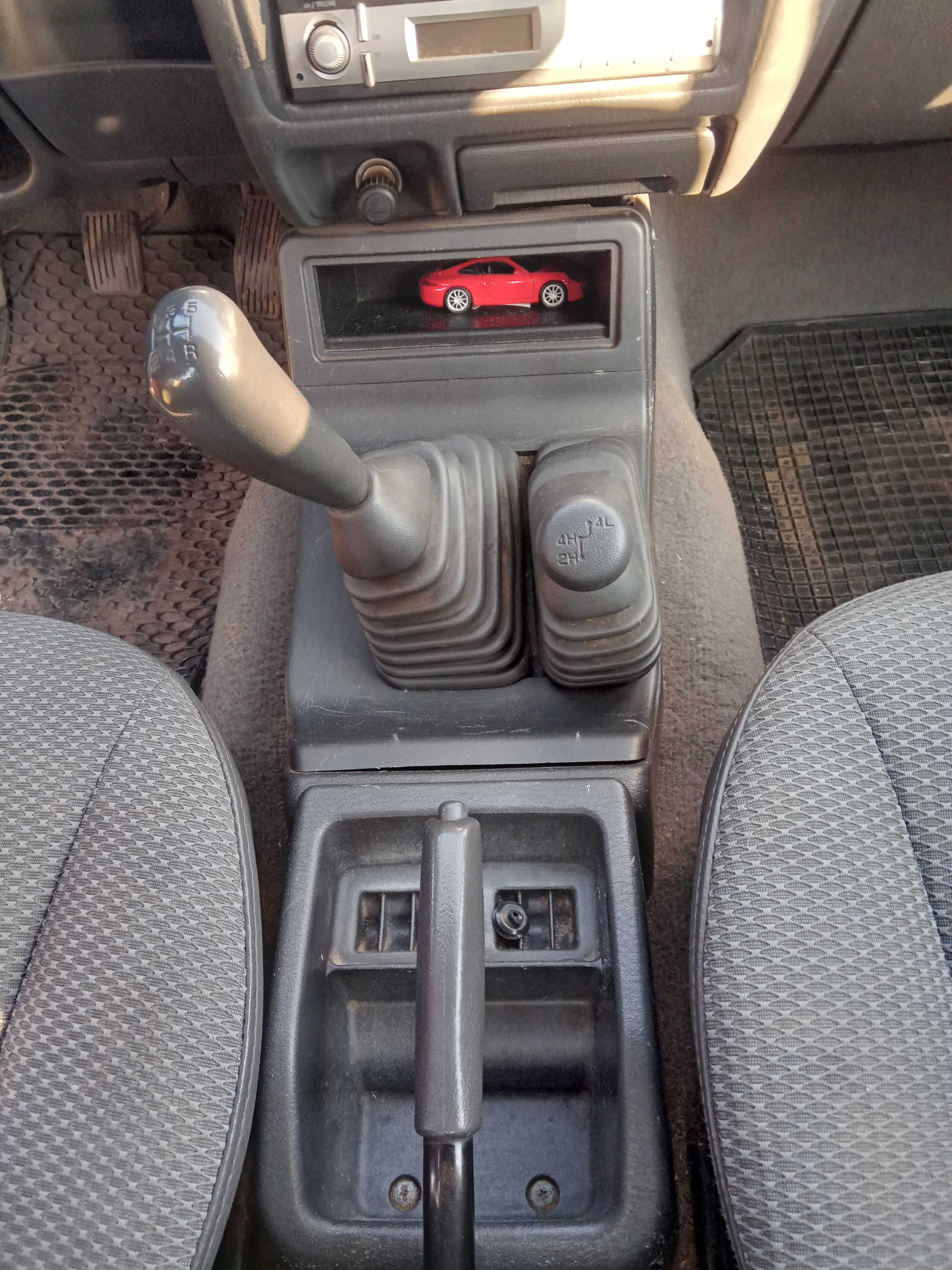 Mitsubishi l 200 an fabricație 2002