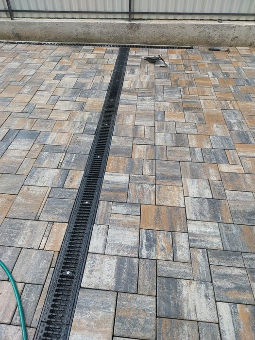 Montaj pavaje borduri rigole piatra travertin gazon județul Iași