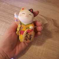Pisicuța japoneza purtătoare de noroc