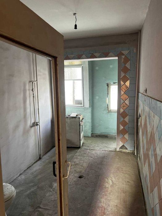 Квартира сотилади Чорсу Версал 3/7/9
Балкон 1/7 ўрта 72м² ремонт талаб