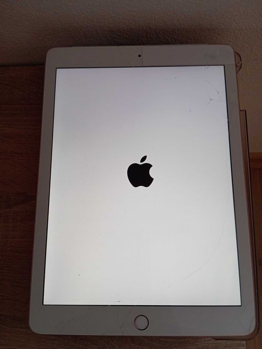 Таблет Apple iPad 6gen 9.7" 32GB