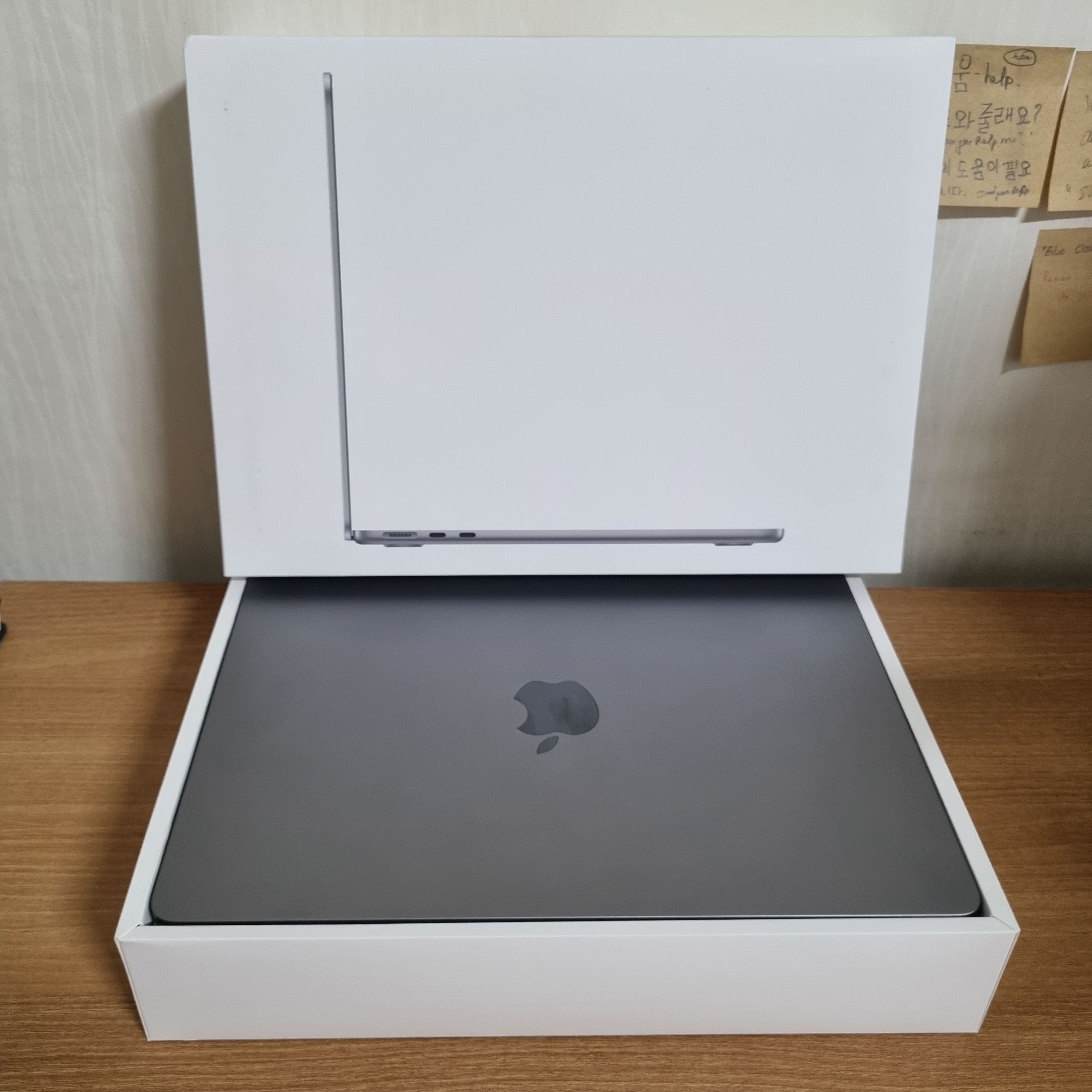 MacBook Air M3, 16-256 GB, 100% Space Gray