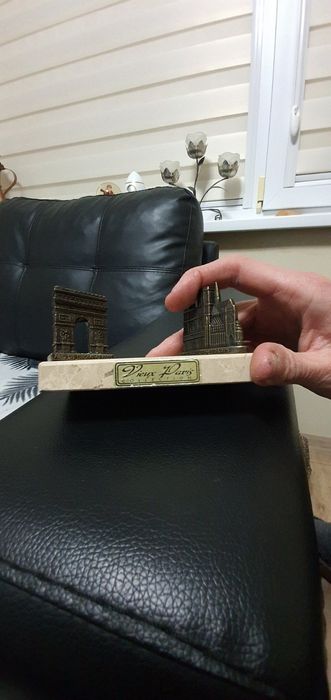 Метална статуетка Париж