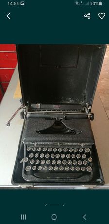 Mașină veche de scris