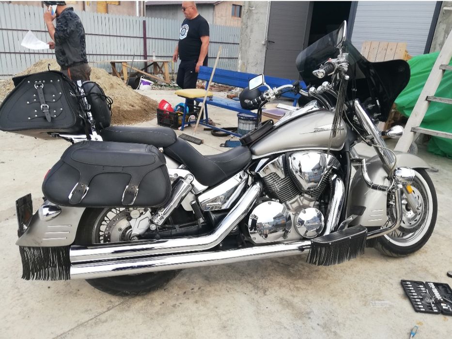 Honda VTX 1300.        .