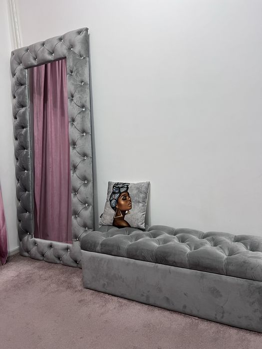 Зеракало с пуфиком