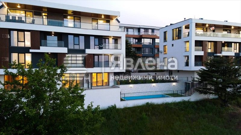 Дава се под наем Тристаен апартамент в Варна, Галата - 108 кв.м за 950 € - Снимка #9