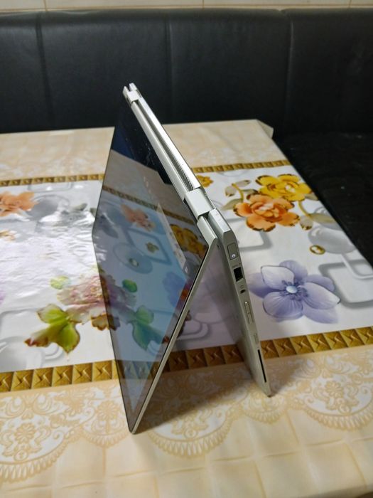 Vând leptop i7 hp gen7 pliabil