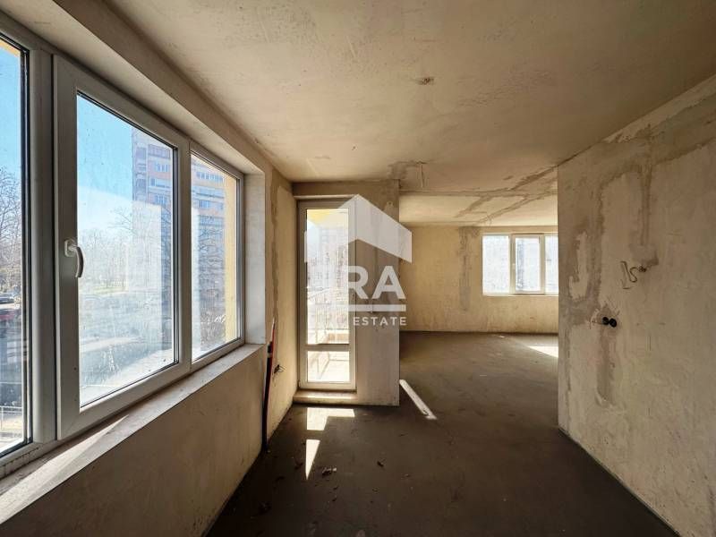 Продава се Тристаен апартамент в Русе, Цветница - 117 кв.м за 1547 €/кв.м - Снимка #4