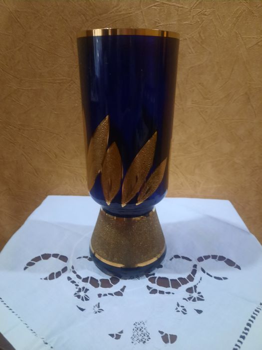 Роскошная, красивая ваза Богемия, Чехословакия, кобальт, золочение (бл