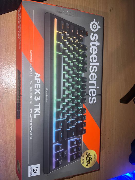 Продавам клавиатура Steelseries Apex 3 TKL чисто нова, не е отваряна