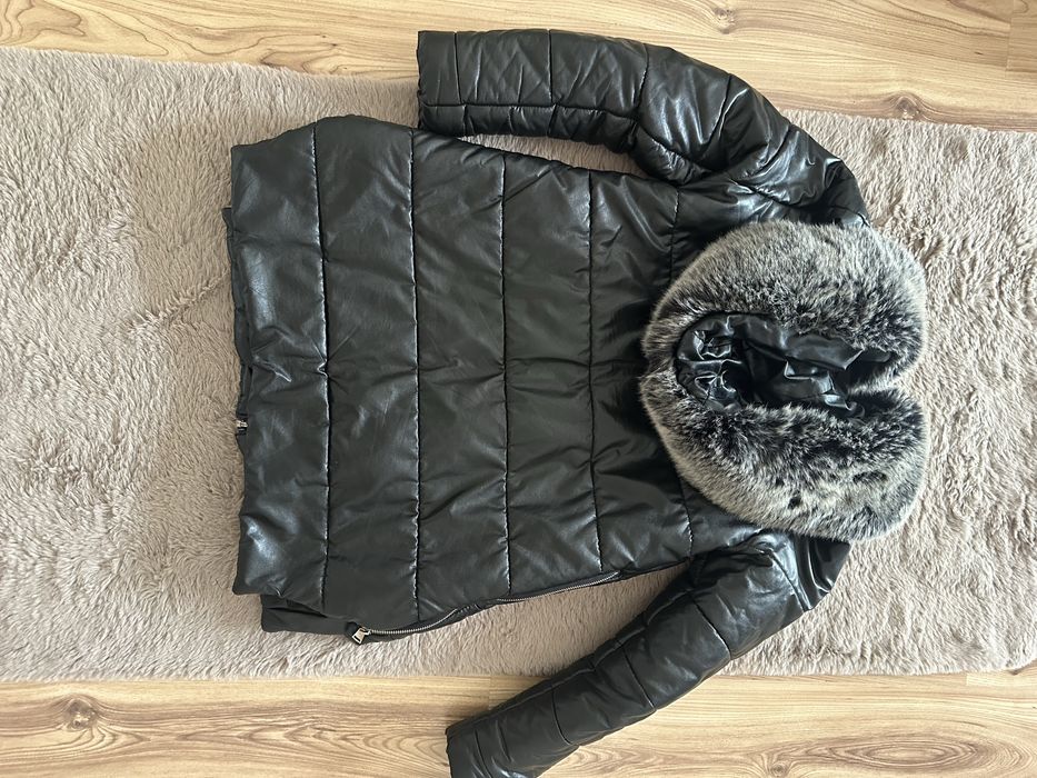 Дамско черно яке с ефектни ципове – размер S