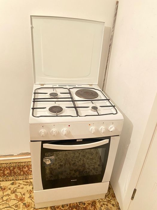 Продам газ плиту.