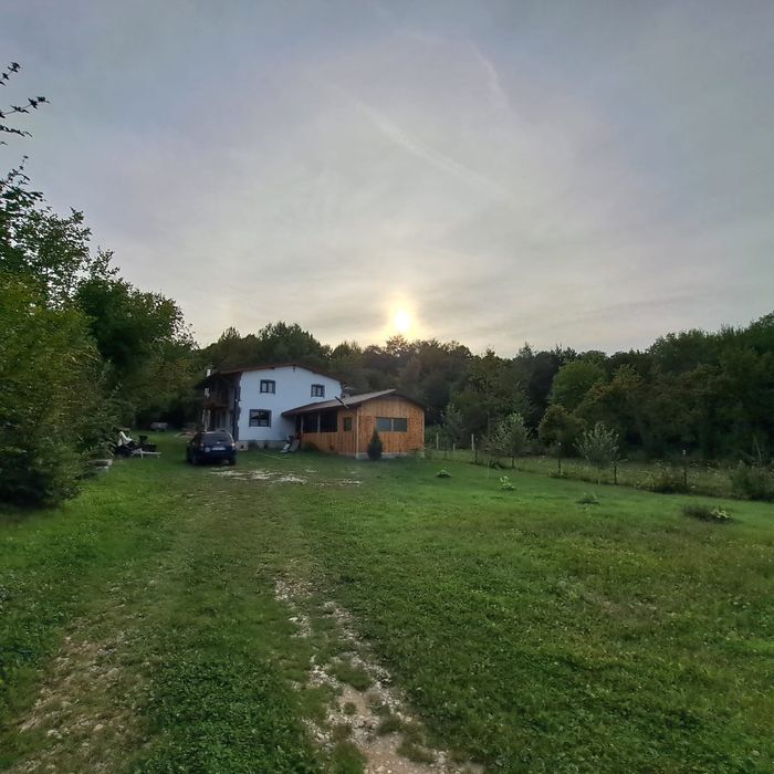 Inchiriez Cabana Floare de Colț