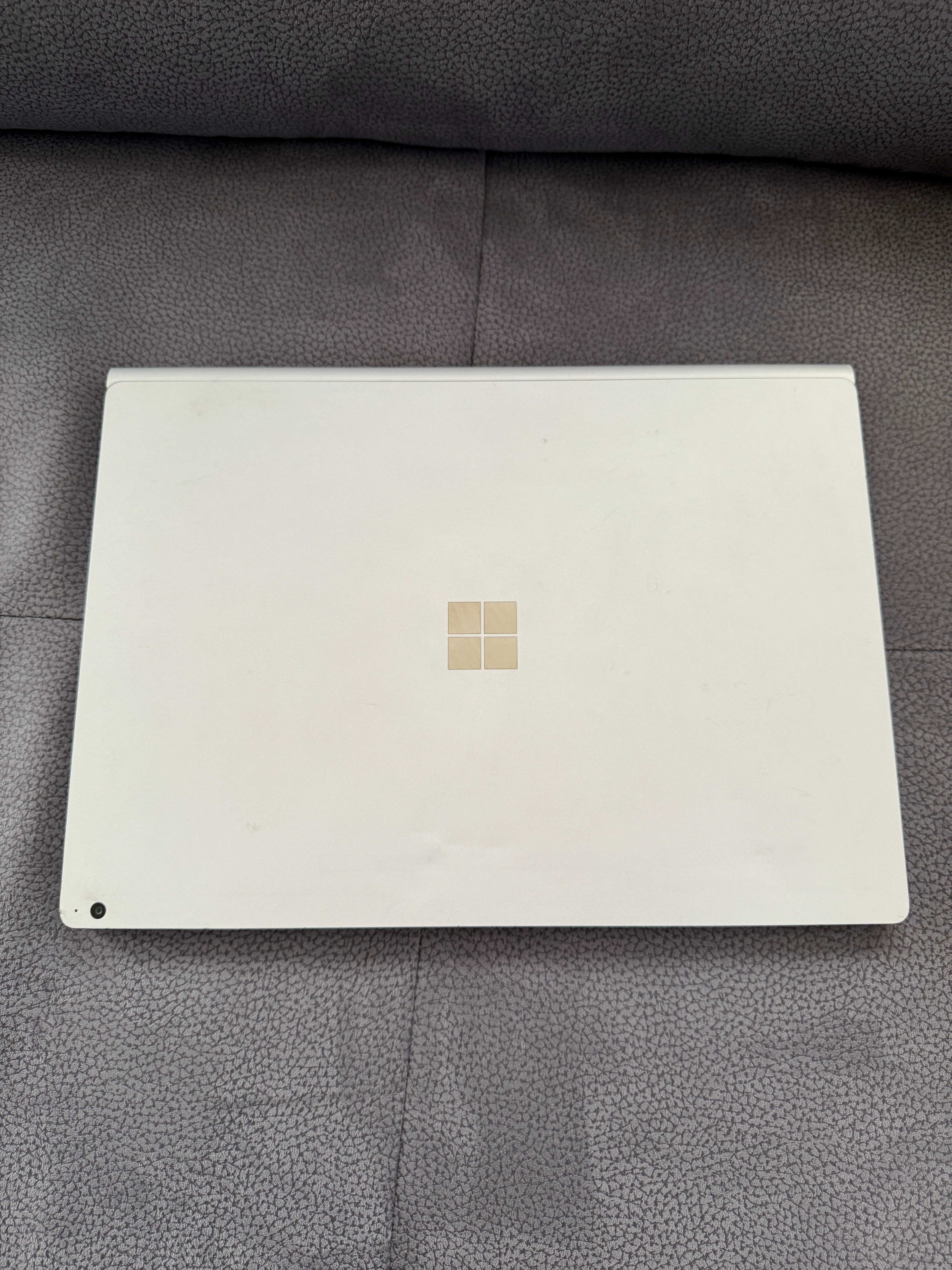 Microsoft Surface Book 2 – 15" | i7 | GTX 1060 | 16GB RAM | 500GB SSD